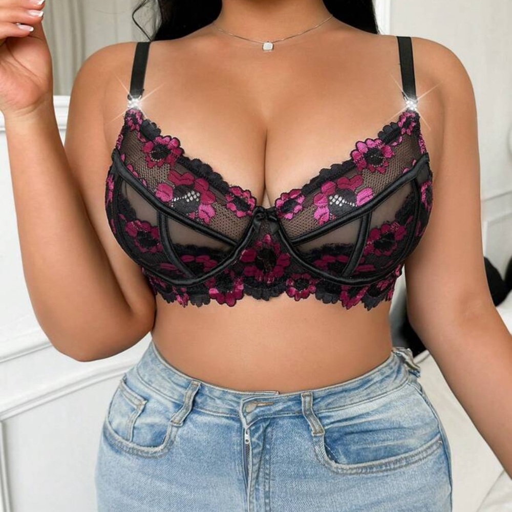 Lace Bralette in Black and Pink - Picture 3 of 6